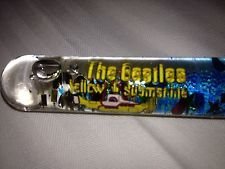 Beatles - Yellow Submarine Wonder Wand Agua flotante y tubo de vidrio lleno de purpurina