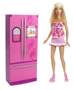 Muñeca Barbie y Refrigerador