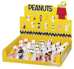 Schleich Peanuts sorted in the counter display 22013