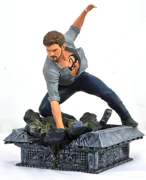 Marvel  - The Defenders IRON FIST Gallery Figure Sculpture by Diamond Select