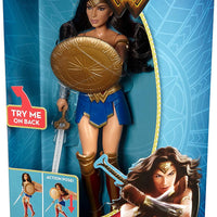 Mattel DC Wonder Woman - Muñeca de bloque con escudo, 12.0 in