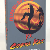 Cobra Kai - Daniel LaRusso VHS Figura de acción en caja - SDCC 2022 Avances exclusivos de Diamond Select 
